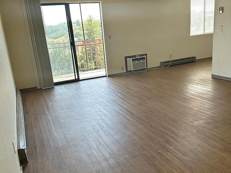 630 NE Maiden Lane — Photo 7
