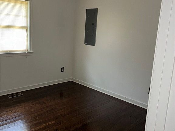 3rd image of 98 Vincent Dr