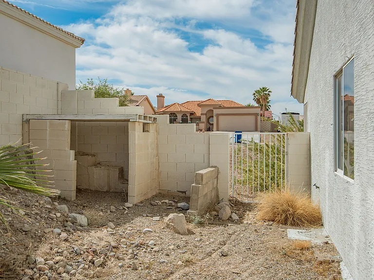 2195 E Emerald River Way — Photo 31