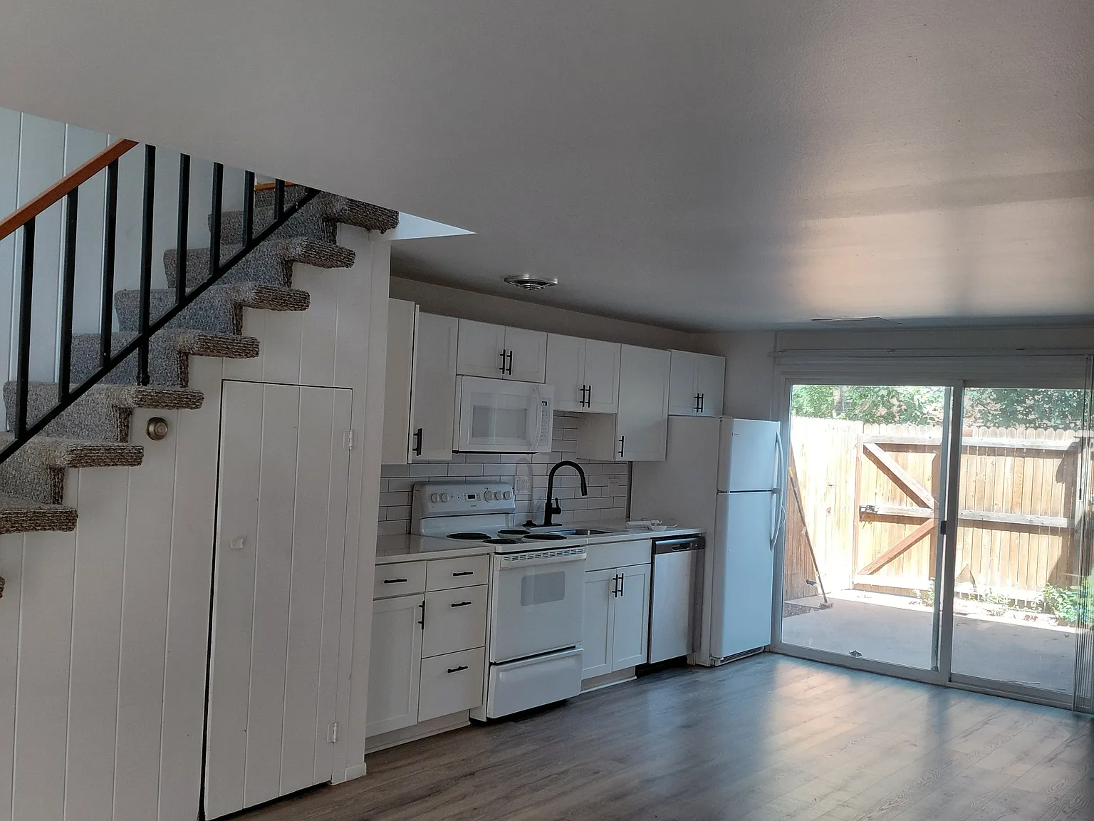 2 bed, 990 sqft, $1,650 — Photo 1