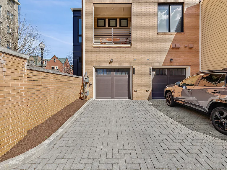 621 Bluemont Ave #102 — Photo 25