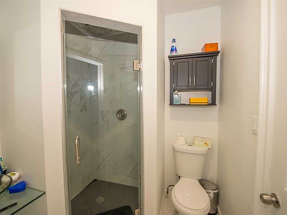3rd image of 108 Connecticut Ave