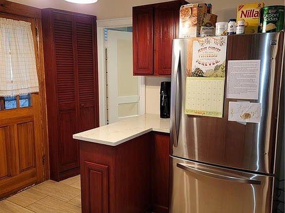 4th image of 2231 Seward Ave