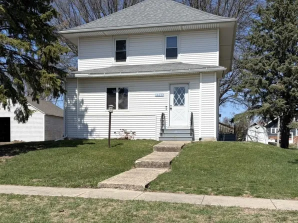 605 E 6th St, Wellsburg, IA 50680