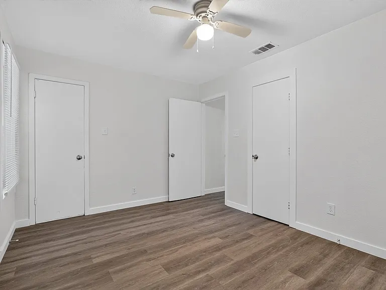 541 NW King St — Photo 18
