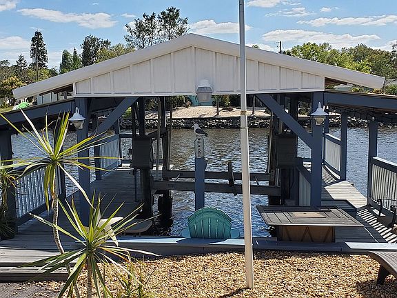 3rd image of 820 Blue Heron Blvd