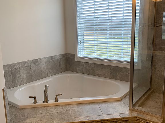 2nd image of 18 Hartwood Landing Ln