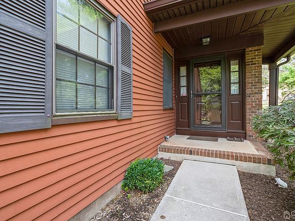 2nd image of 2 Bayberry Dr