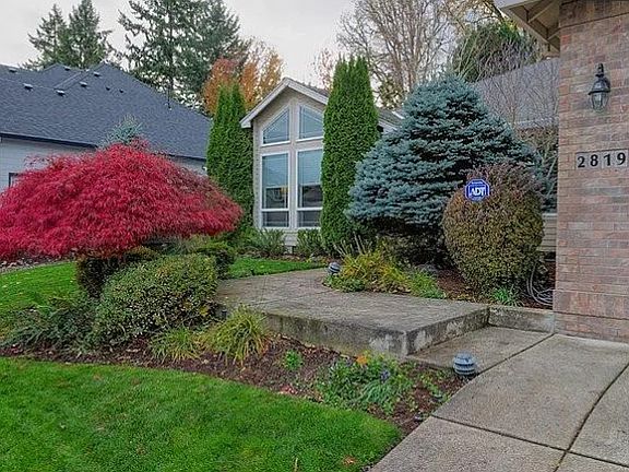 2nd image of 2819 NE Charlois Dr