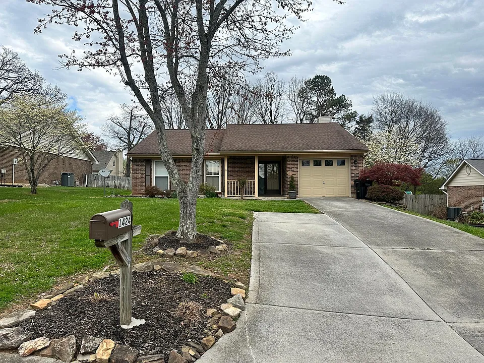 1424 Clear Brook Dr