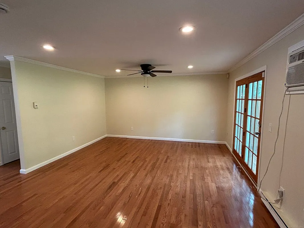 3 bed, 1.5 bath, 1260 sqft, $2,800 — Photo 3