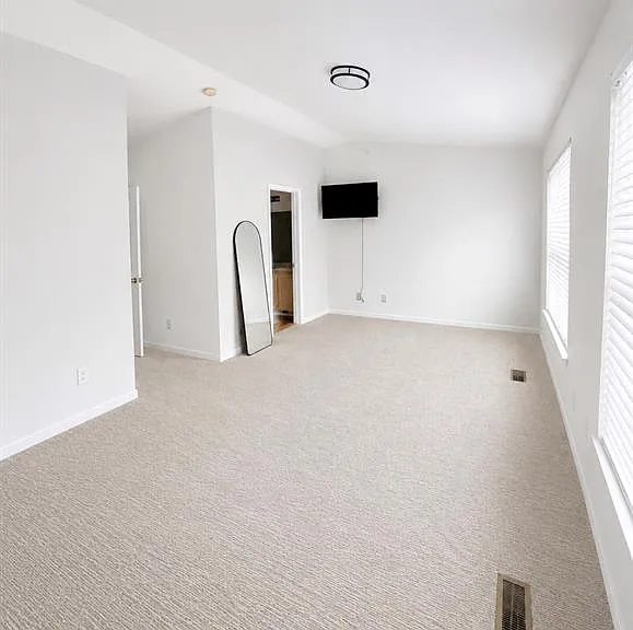 17 Georgetown Ct — Photo 6