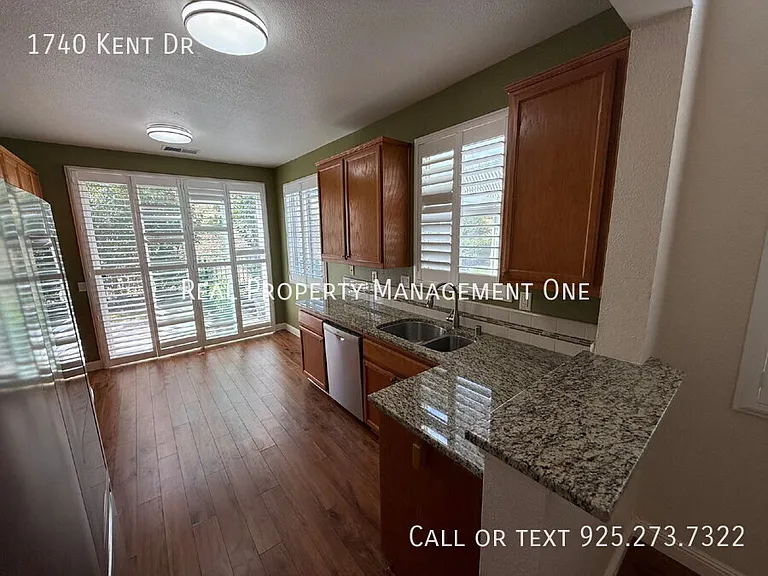 1740 Kent Dr — Photo 8