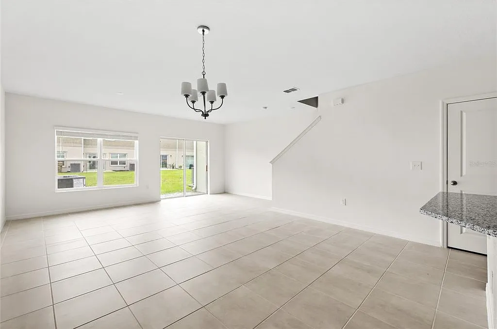 3 bed, 2.5 bath, 1557 sqft, $2,150 — Photo 4