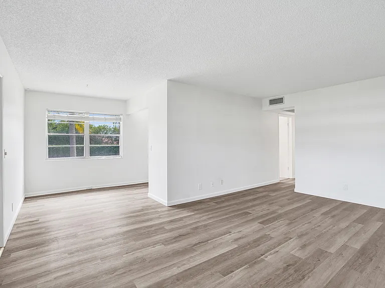 57 Dorset Dr #B — Photo 2