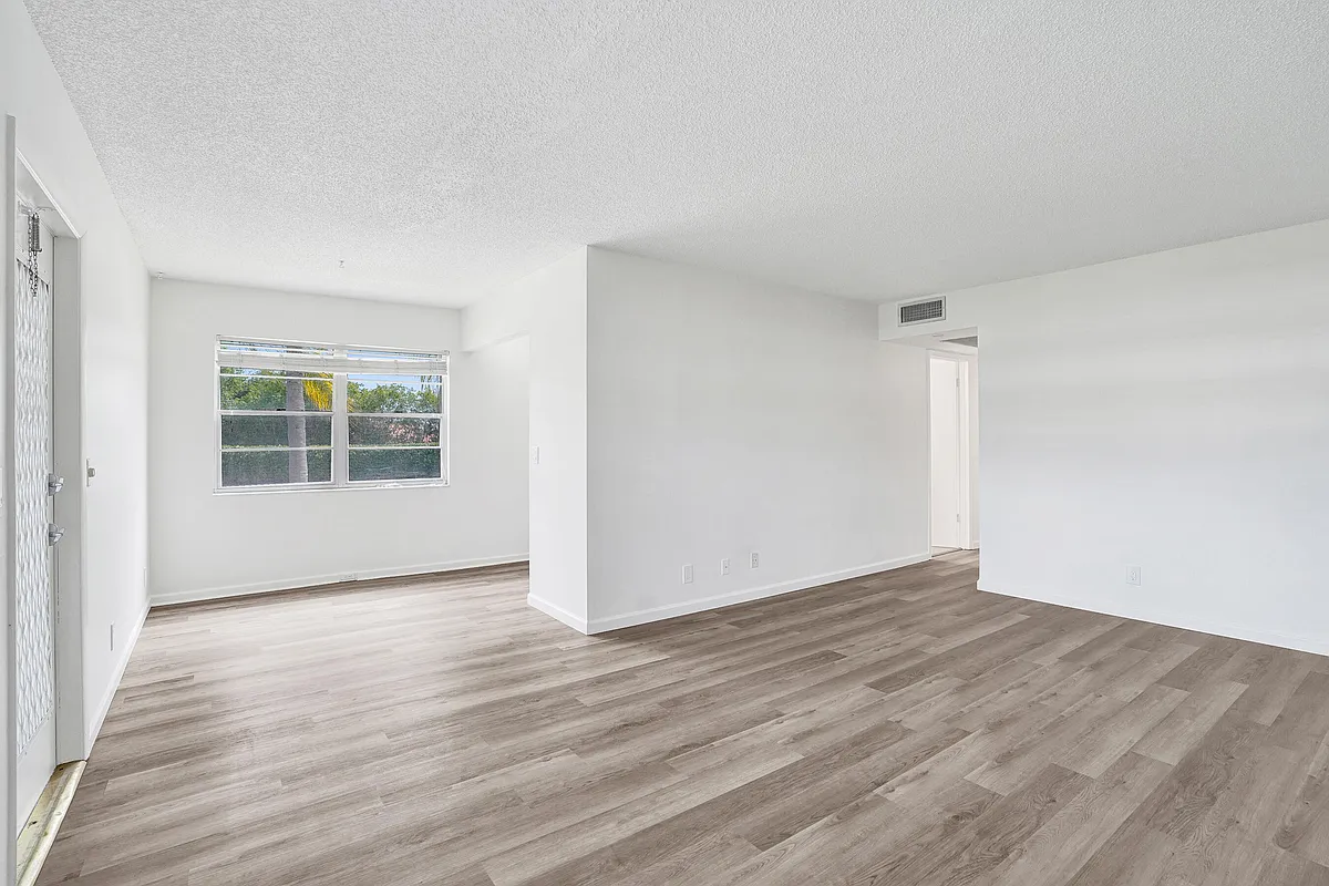 Building Photo - 57 Dorset Dr #B