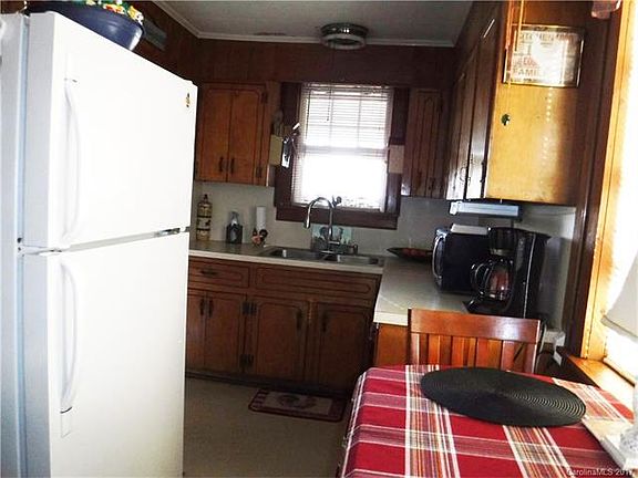 4th image of 1041 Park Avenue Ext