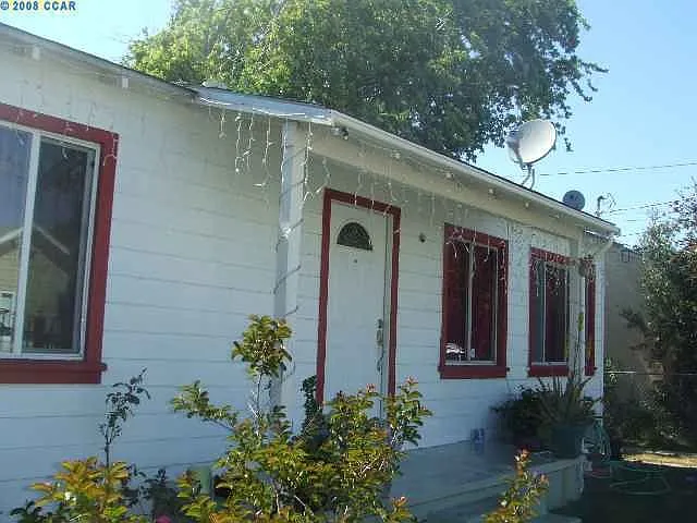 723 9th St photo 1