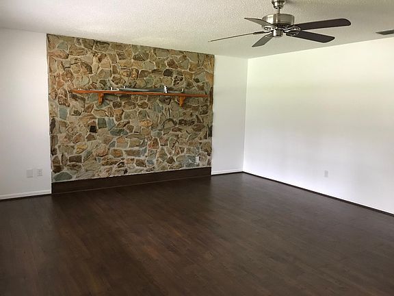 5th image of 2409 NE 21st Ter