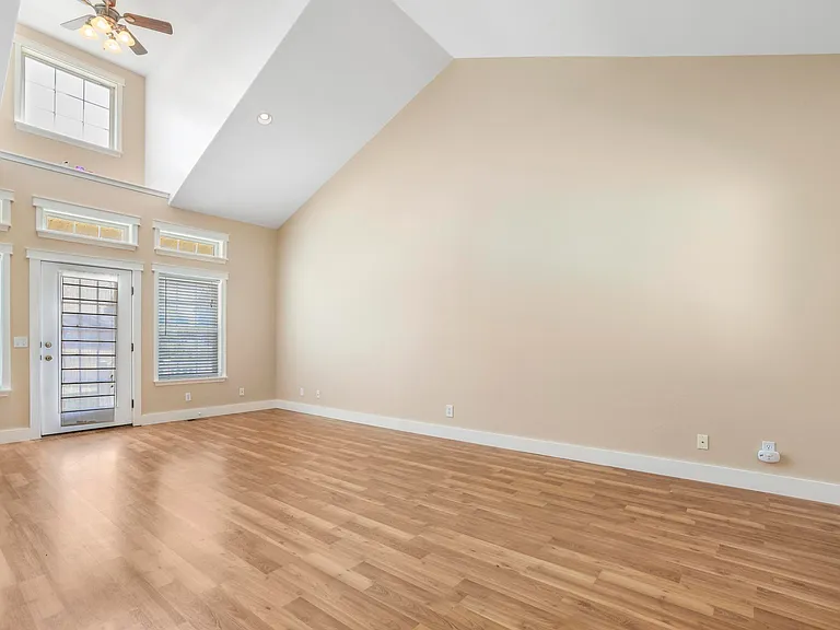 1107 Bailey Ave — Photo 4