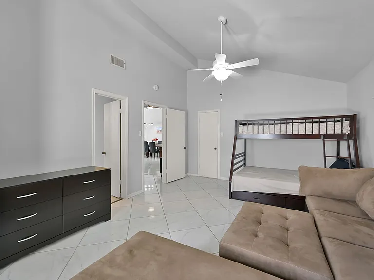 35 Lakeview Vlg — Photo 27