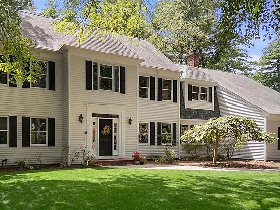3rd image of 36 Saddle Ridge Rd
