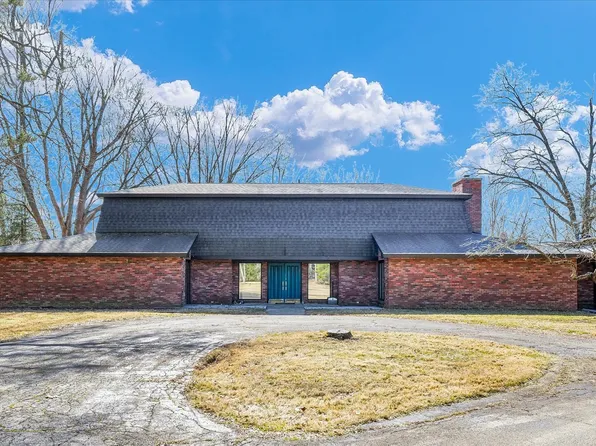 1601 E Golf Dr, Mahomet, IL 61853