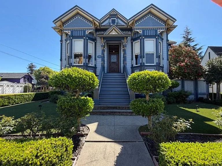 1005 3rd St — Photo 2