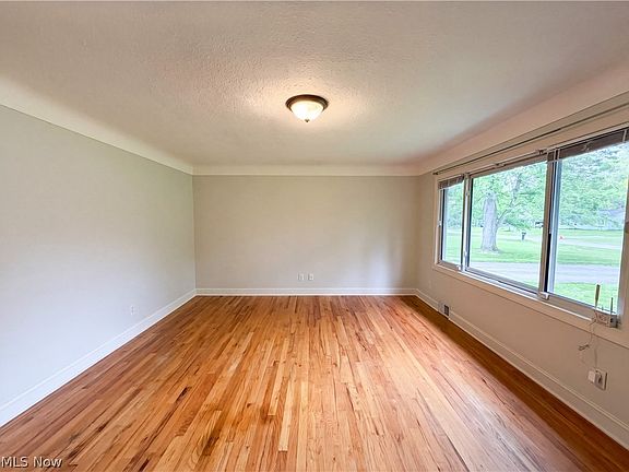 3rd image of 10845 Gregory Ln