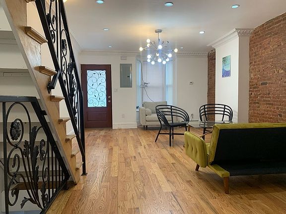 3rd image of 115 16th St #1