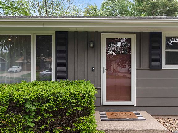2nd image of 810 Suffolk Dr