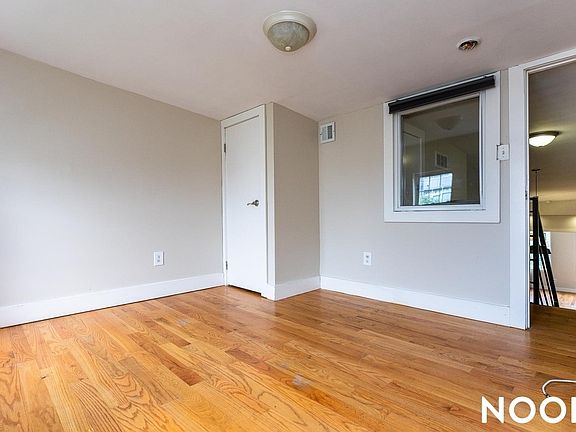 4th image of 318 Melrose St #3RIGHT