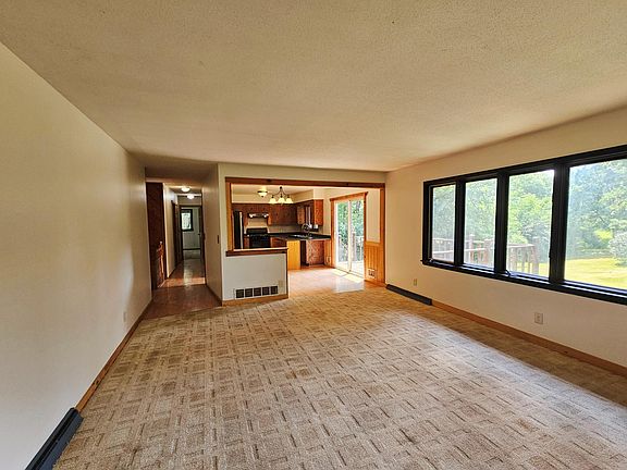 5th image of 2235 Pheasant St