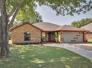 108 Driftwood Ln, Waxahachie, TX 75165