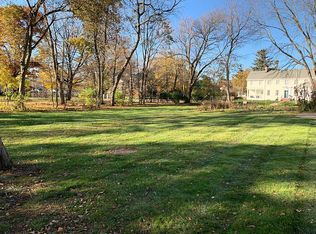 516 Peck Rd, Geneva, IL 60134