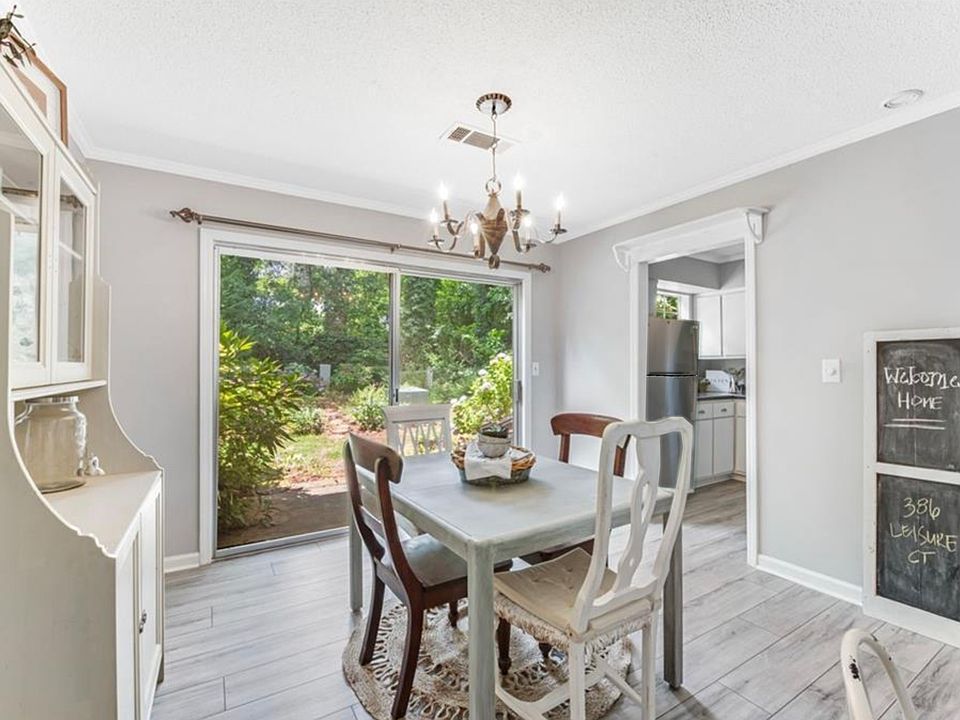 1st image of 386 Leisure Ct