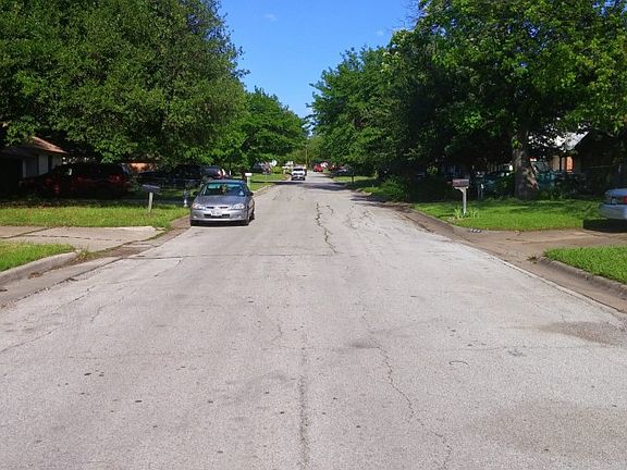 5th image of 1011 Darlene Ln