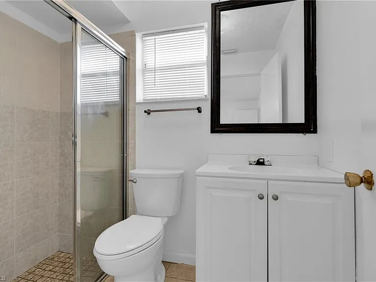 421 SE 24th Ave — Photo 9
