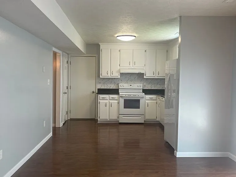 18 Harrogate Ln — Photo 11