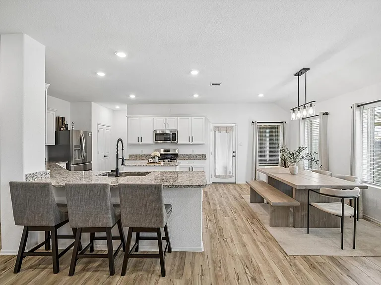 7511 Greenbriar Canyon Ln — Photo 3