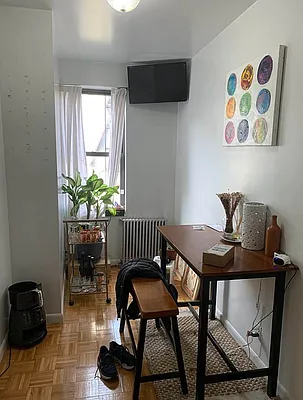 Rented by M.Grossman R.E. Management | media 31