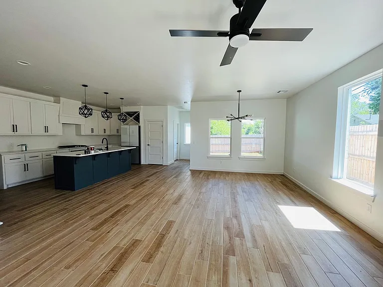 4108 N Indiana Ave — Photo 3