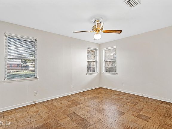 2nd image of 1122 Carolina St