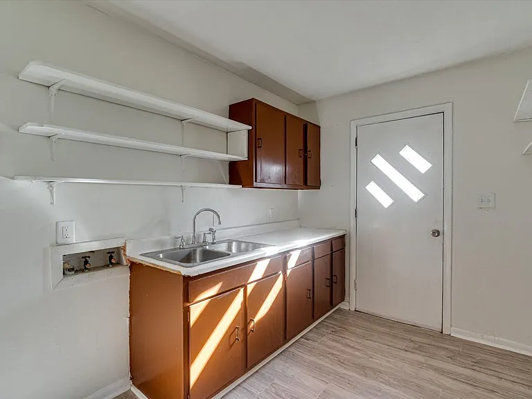 1002 Belmeade Ave — Photo 6