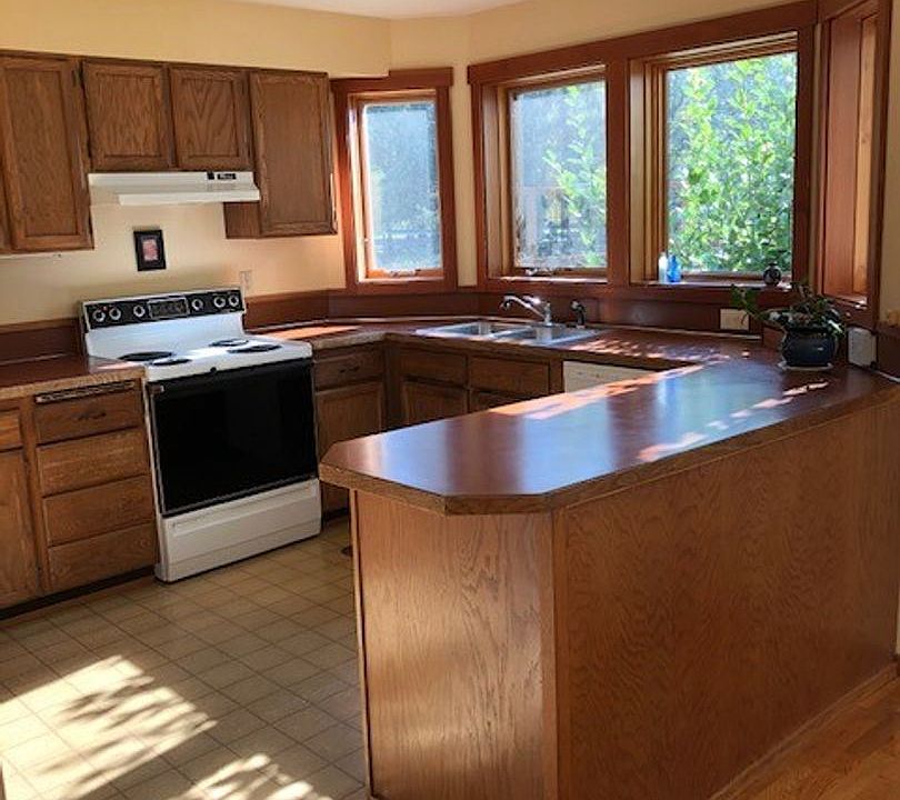 1st image of 4337 Foxhall Dr NE