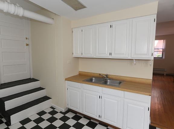 5th image of 3937 N Janssen Ave #G