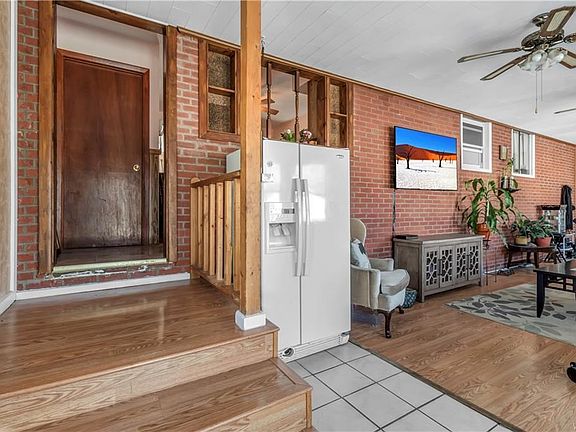 3rd image of 48 Wheaton Dr