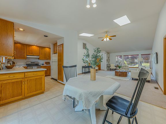 5th image of 1281 Munson Dr