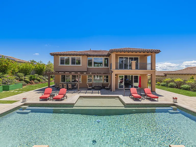7305 Augusta Dr — Photo 2