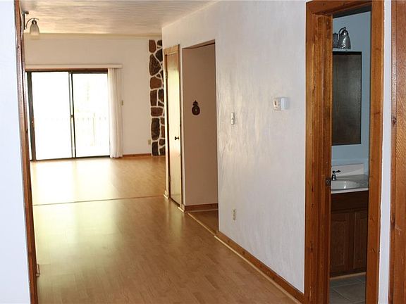 3rd image of 228 Misty Point Ln